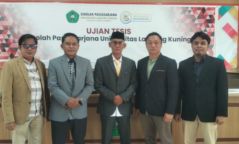 Ali Azhar, Cucu Ulama Besar Tuan Guru Sapat Inhil Raih Gelar Magister Manajemen di Unilak
