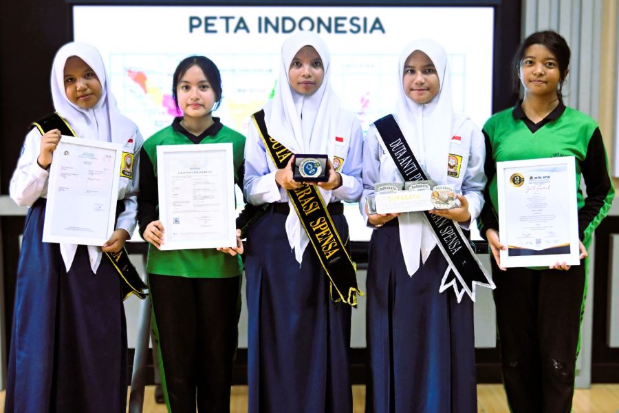 Belajar STEM dari Lingkungan, Murid SMP Negeri 1 Medan Raih Gold Medal di Malaysia