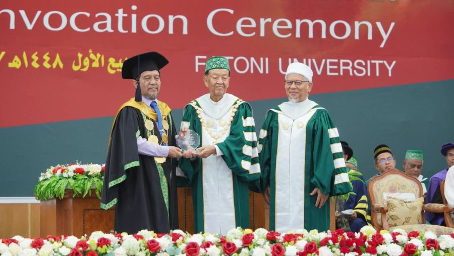 dapat-penghargaan-dari-fatoni-university-thailand-umri-tegaskan-komitmen-go-international