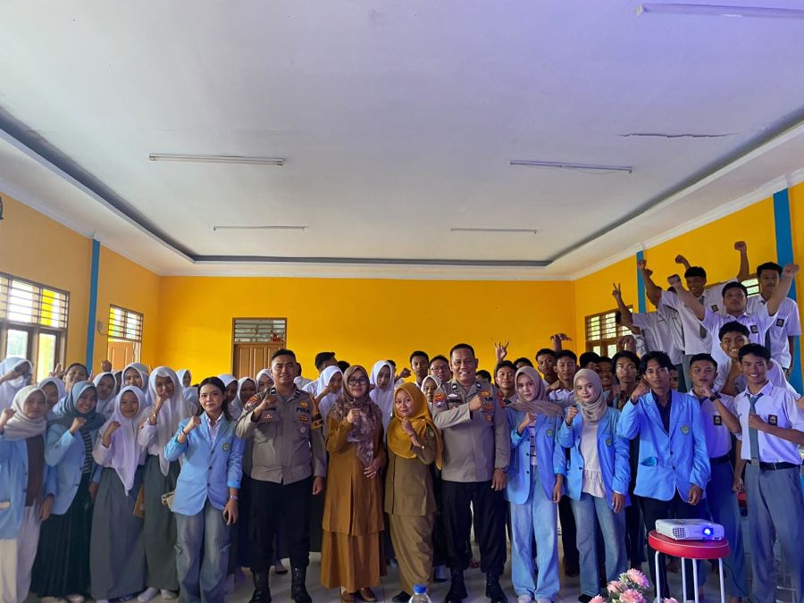 Gandeng Polsek Bukit Kapur, Mahasiswa Kukerta Unri Edukasi Bahaya Narkoba kepada Siswa SMAN 7 Dumai