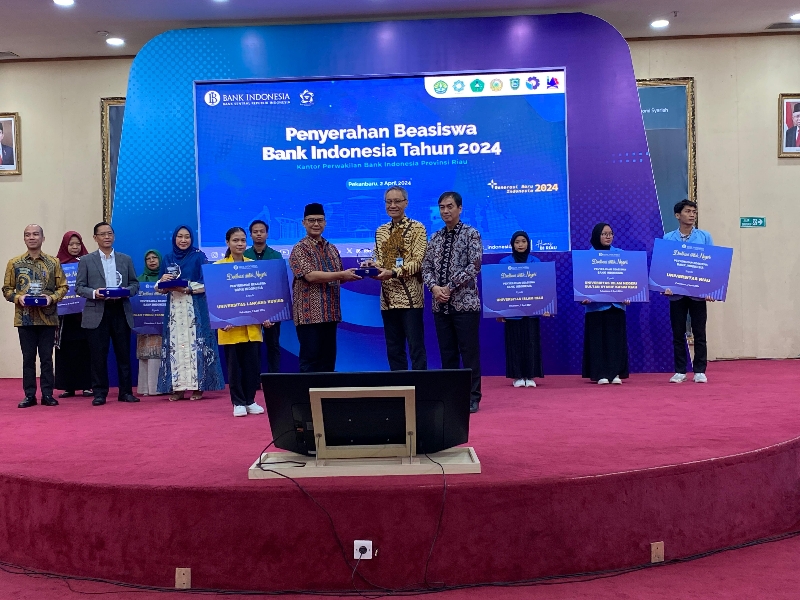 Lima Puluh Mahasiswa Unilak Terima Beasiswa BI