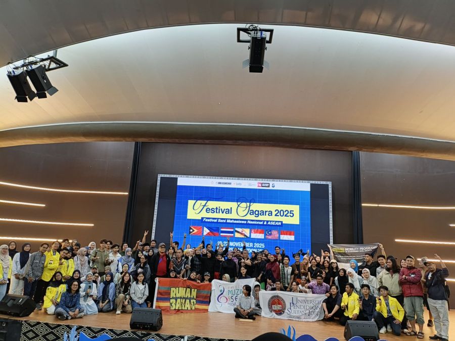 Mahasiswa FIB Raih Prestasi ASEAN Theatre 2025 di UI