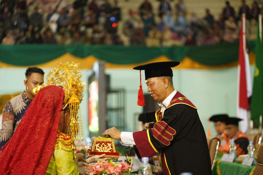 periode-ii-tahun-2025-uir-lepas-1008-wisudawan