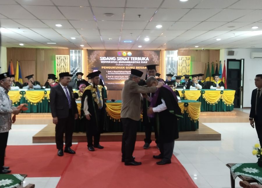 pertama-kali-umri-kukuhkan-dua-guru-besar