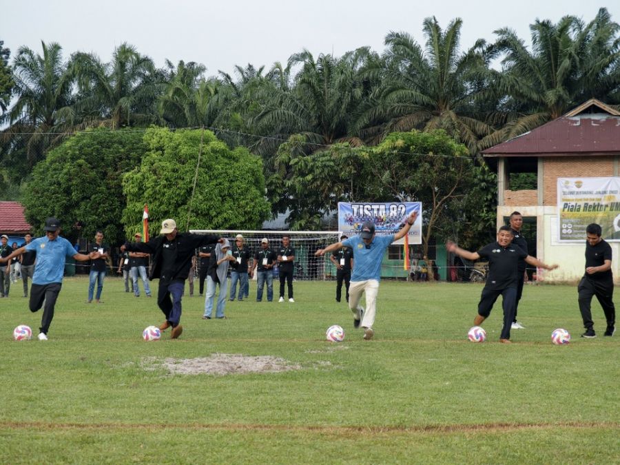 Umri Gelar Turnamen Sepak Bola Gala Desa