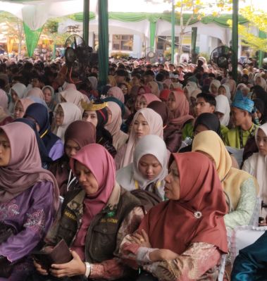 bernuansa-pakaian-adat-nusantara-pembukaan-pkkmb-dan-masta-umri-berlangsung-meriah