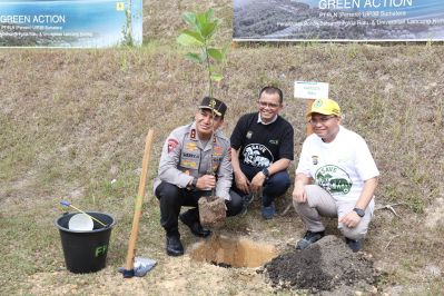 bersama-pt-pln-uip3b-sumatera-kapolda-riau-lakukan-penghijauan-di-kampus-unilak