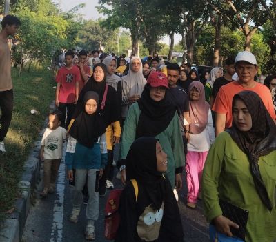 diikuti-seribuan-peserta-gerak-jalan-sehat-umri-dilepas-walikota-agung-nugroho
