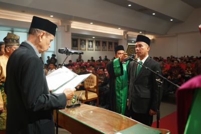 dilantik-ketua-umum-ylpi-riau-prof-admiral-resmi-pimpin-uir
