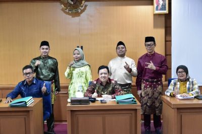 empat-anggota-dewan-raih-gelar-sarjana-hukum-di-fakultas-hukum-unilak