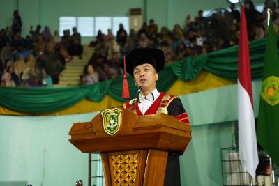 kukuhkan-1143-wisudawan-uir-cetak-84061-alumni-pada-wisuda-periode-ii-tahun-2026