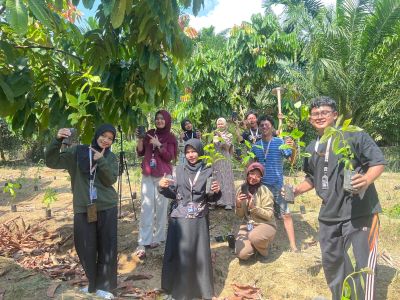 mahasiswa-kkn-uin-suska-serahkan-1000-bibit-di-desa-kemuning-tua
