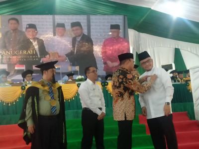 puncak-milad-ke-17-umri-berikan-penghargaan-kepada-mufti-perlis-malaysia