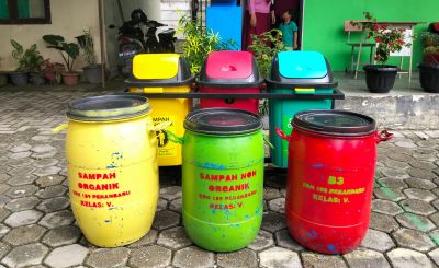 tidak-ada-paksaan-pembelian-tong-sampah-sdn-189-pekanbaru-inisiatif-orangtua-siswa