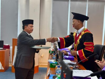 yusril-sabri-raih-gelar-doktor-dengan-predikat-sangat-memuaskan